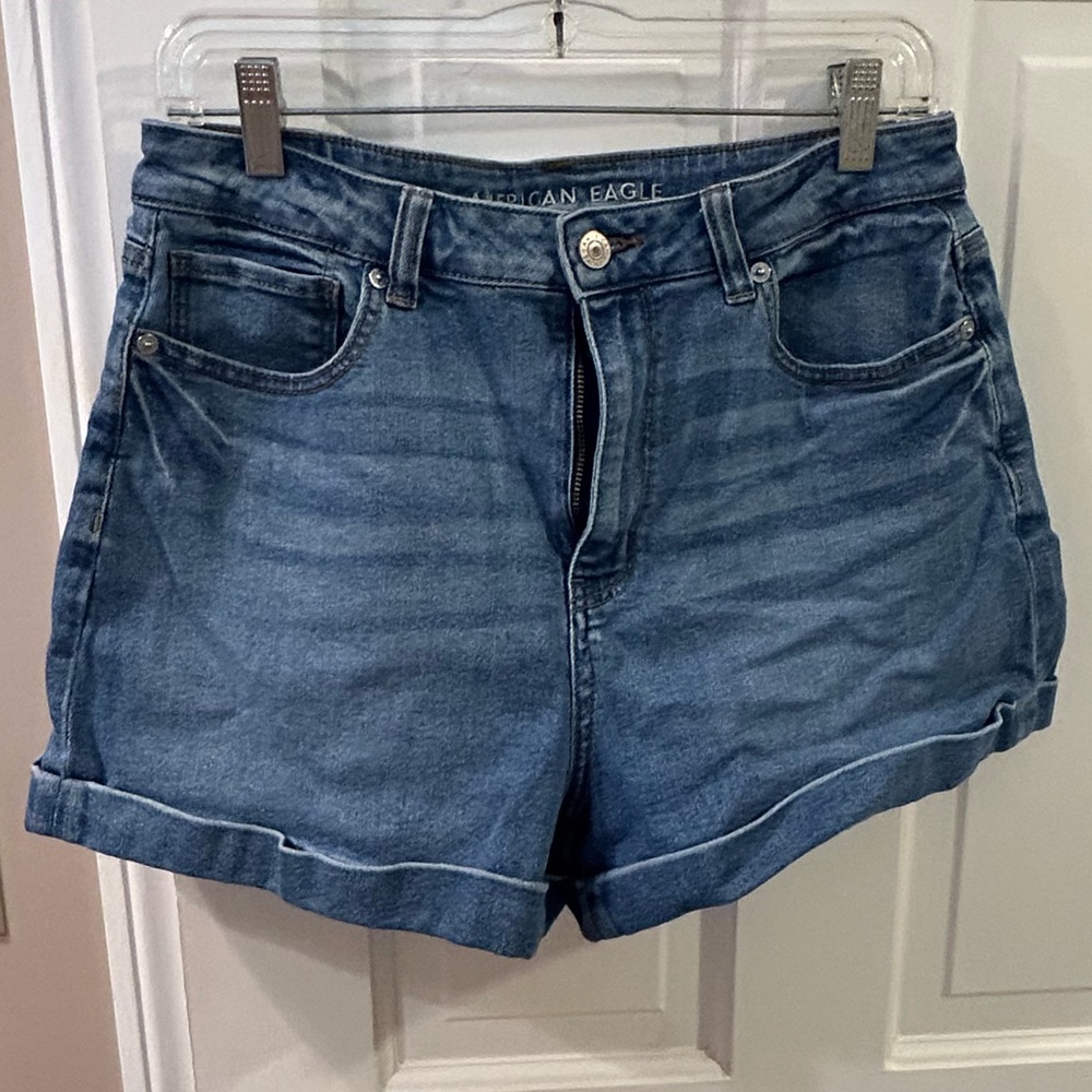 American Eagle light wash “mom short” size 10